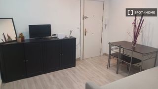 Miete Etagenwohnung in Numancia. Apartamento de 2 dormitorios en alquiler en puente de vallecas,