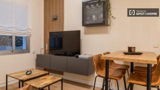 Rent Flat in Pacífico. Piso de 2 habitaciones en alquiler en pacífico, madrid.