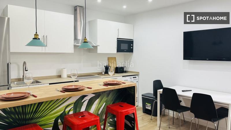 Foto 0a8d7c53-101e-4401-b0a9-c8995bbc1020. Alquiler piso  de 3 habitaciones en embajadores, en Madrid