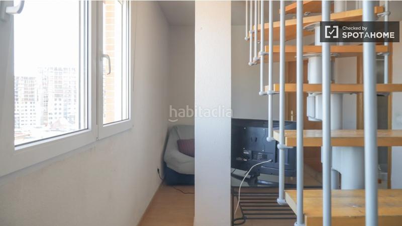 Foto aea87082-f45c-40d8-b3e8-44c5f8d8dc99. Alquiler piso apartamento de 3 dormitorios en alquiler en Valdeacederas, en Madrid