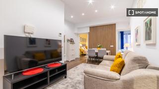 Miete Etagenwohnung in Cortes-Huertas. Piso de 3 habitaciones en alquiler en embajadores, madrid