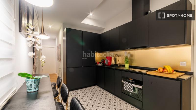 Foto 8d821d3f-8fb8-42f3-89b1-752f6d2bb04e. Alquiler piso  de 5 habitaciones en alquiler en embajadores, en Madrid