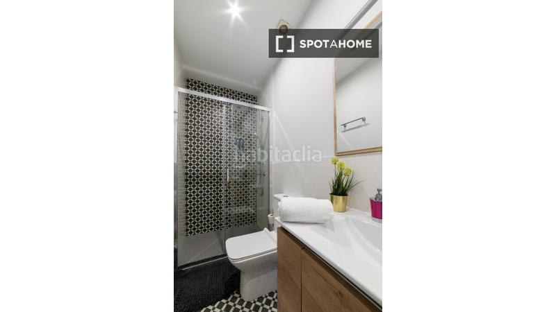 Foto f6f881d8-cc5a-45d0-85b0-472c5760d46f. Alquiler piso  de 5 habitaciones en alquiler en embajadores, en Madrid