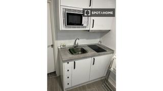 Rent Flat in Universidad-Malasaña. Estudio en alquiler en universidad, madrid