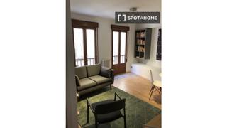 Location Appartement à Cortes-Huertas. Apartamento de 2 dormitorios en alquiler en cortes, madrid