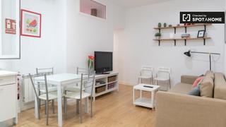 Rent Flat in Embajadores-Lavapiés. Apartamento de 2 dormitorios en alquiler en embajadores, madrid