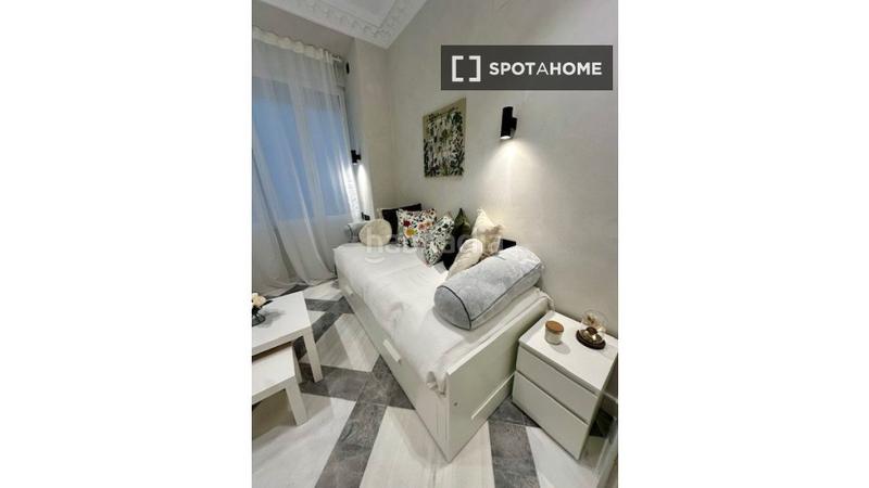 Foto 5155ee45-43f6-4723-9e7b-00b502a6ae2c. Alquiler piso estudio en alquiler en cortes, . en Madrid