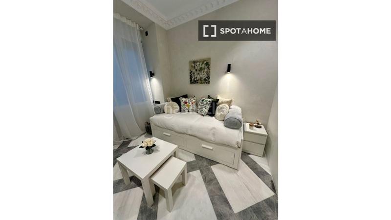 Foto d0f9d20d-7d5c-4978-8631-2c012bfc55b6. Alquiler piso estudio en alquiler en cortes, . en Madrid