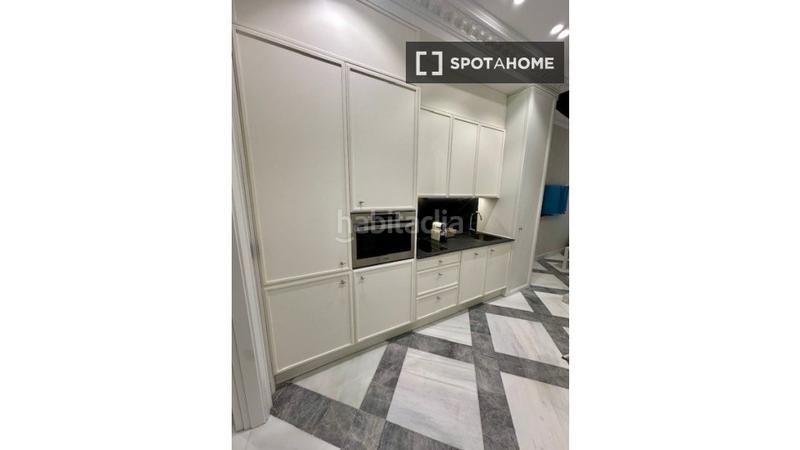 Foto bb433e46-0d4b-4c8d-84c5-ff67bd42f3c7. Alquiler piso estudio en alquiler en cortes, en Cortes-Huertas Madrid