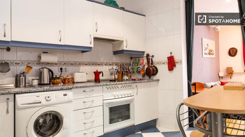 Foto 0b3ec9d7-de16-46cf-94f6-131ce0c0dbf8. Alquiler piso  en alquiler de 2 habitaciones, embajadores, . en Madrid