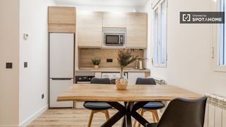 Rent Flat in Palos de Moguer. Apartamento de 2 dormitorios en palos de moguer, madrid