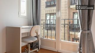 Rent Flat in Sol. Apartamento de 1 dormitorio en alquiler en cortes, madrid