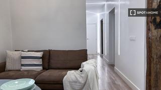 Lloguer Pis a Cortes-Huertas. Apartamento de 3 dormitorios en alquiler en cortes, madrid