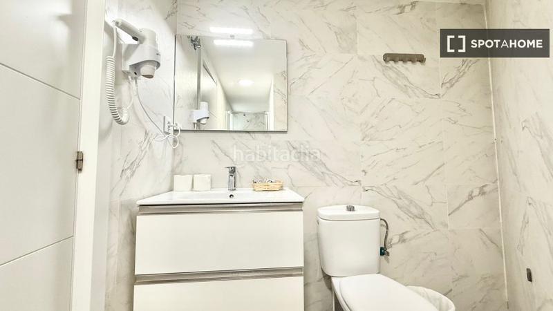 Foto d10ed043-b606-4f87-8c83-31a795ff06dc. Rent flat with heating in Las Águilas Madrid