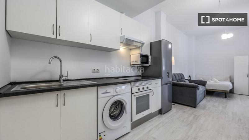 Foto 5a7517e3-a401-4b9c-a4a7-359a5b2460c3. Alquiler piso estudio en alquiler en Los Rosales, en Madrid
