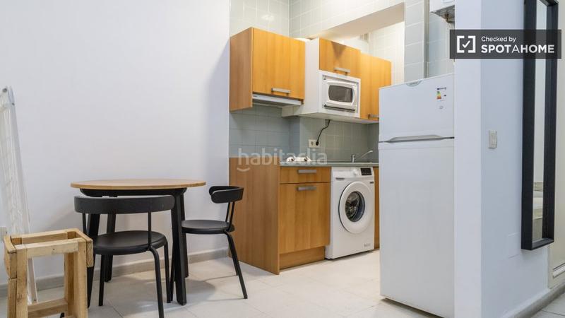 Foto 4f0881c4-4661-4876-bd25-c4fc7ef15f01. Alquiler piso se alquila piso de 1 dormitorio en cuatro caminos, . en Madrid
