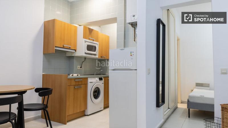 Foto 8989b34a-16a2-44b3-9f76-2bb43bccf8bf. Alquiler piso se alquila piso de 1 dormitorio en cuatro caminos, . en Madrid