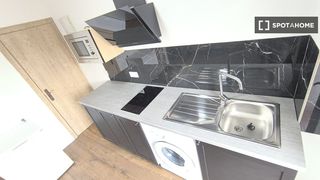 Rent Flat in Los Rosales. Estudio en alquiler en villaverde, madrid.