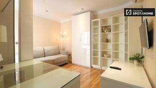 Miete Etagenwohnung in Imperial. Moderno estudio en alquiler en madrid rio, madrid