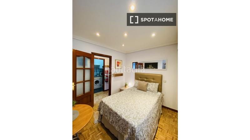 Foto ce7a7fb6-9d90-43a8-95c2-6107bf6e3353. Alquiler piso estudio en alquiler en Sol, en Sol Madrid