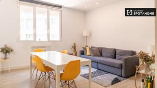 Rent Flat in Sol. Apartamento de 3 dormitorios en alquiler en palacio, madrid