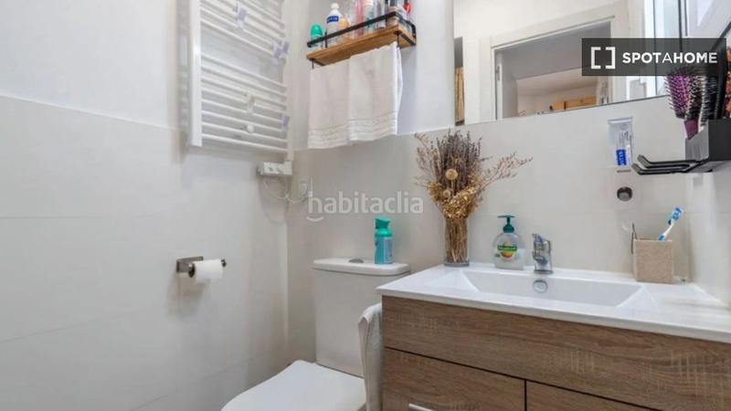 Foto 8041f5e6-77b0-42a0-9536-ee62e62eebd2. Rent flat with heating in Almagro Madrid