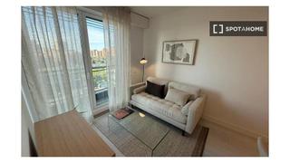 Rent Flat in Virgen del Cortijo-Manoteras. Estudio en alquiler en valdefuentes, madrid