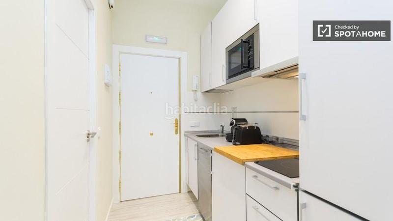Foto e2ca3115-3812-49ad-a8cf-92b65eebd993. Alquiler piso moderno estudio en alquiler en el centro en Madrid