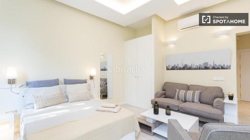 Foto e7bca143-4629-46cb-9e14-1a4866386614. Alquiler piso moderno estudio en alquiler en el centro en Madrid