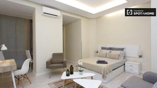 Rent Flat in Trafalgar. Estudio en alquiler en almagro y trafalgar, madrid