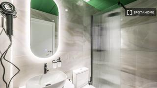 Affitto Appartamento in Cortes-Huertas. Estudio en alquiler en embajadores, madrid