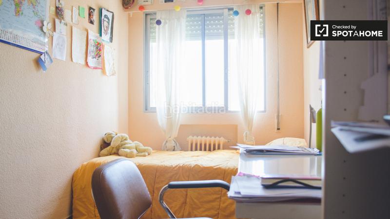 Foto 45c6ec0d-665d-40c3-bdee-7abdc45a8a9d. Alquiler piso apartamento de 4 dormitorios en alquiler en tetuán, en Madrid