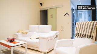 Lloguer Pis a Ibiza. Renovado apartamento de 1 dormitorio en alquiler en retiro, madr