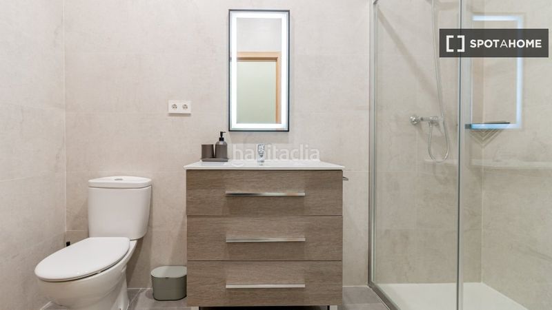 Foto 8c74a29c-1051-496c-94bc-188326f798d6. Alquiler piso apartamento de 3 dormitorios en alquiler en embajadores, en Madrid