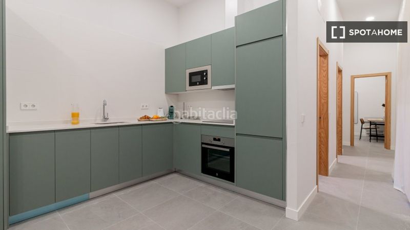 Foto b9109293-3097-4cc7-bdf9-7a47879ffad6. Alquiler piso apartamento de 3 dormitorios en alquiler en embajadores, en Madrid