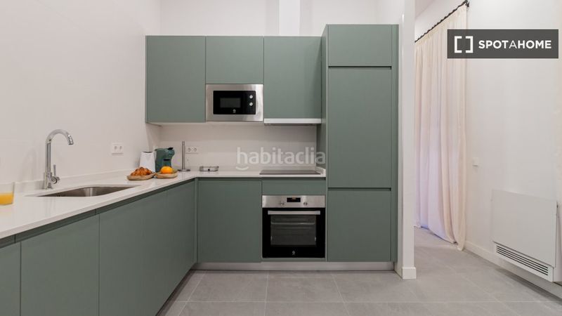 Foto cfa7dbae-f1e8-45bf-9120-27021c8facbb. Alquiler piso apartamento de 3 dormitorios en alquiler en embajadores, en Madrid