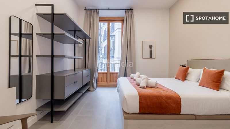 Foto d94ceac8-c5eb-40f8-a0c5-4d35bcd2dfec. Alquiler piso apartamento de 3 dormitorios en alquiler en embajadores, en Madrid