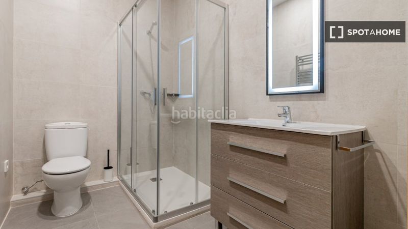 Foto f02fa429-6c4f-4b90-b21b-802933bfe3e6. Alquiler piso apartamento de 3 dormitorios en alquiler en embajadores, en Madrid