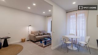 Miete Etagenwohnung in Embajadores-Lavapiés. Apartamento de 3 dormitorios en alquiler en palacio, madrid