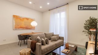 Lloguer Pis a Palacio. Apartamento de 3 dormitorios en alquiler en embajadores, madrid