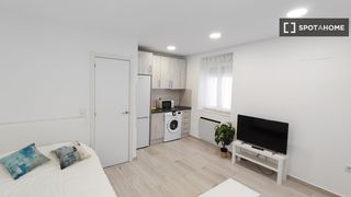 Affitto Appartamento in Tres Olivos-Valverde. Estudio en alquiler en valverde, madrid
