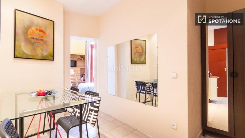 Foto 61696a06-4850-428f-ba6b-a6cce4a18a0a. Alquiler piso apartamento de 1 dormitorio con aire acondicionado y balcón, en malasaña, en Madrid