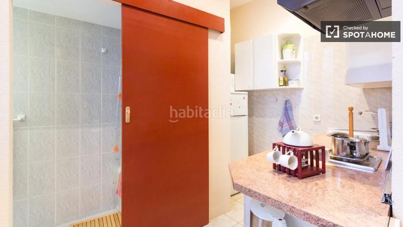 Foto f085fb3e-16e1-4a51-9e87-af8f1f8ce5b2. Alquiler piso apartamento de 1 dormitorio con aire acondicionado y balcón, en malasaña, en Madrid