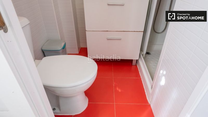 Foto cfec1580-6473-4d59-add7-d8b6e28310bf. Rent flat with heating in Numancia Madrid
