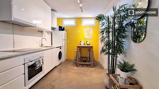 Rent Flat in Embajadores-Lavapiés. Piso de 3 habitaciones en alquiler en embajadores, madrid.