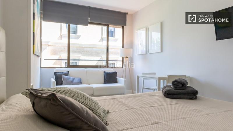 Foto 708d36b1-b0a8-4514-b8bb-a7618a8e0ee2. Alquiler piso estudio en alquiler centro en Recoletos Madrid