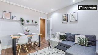 Location Appartement à Jerónimos. Piso de 4 habitaciones en alquiler en pacífico, madrid