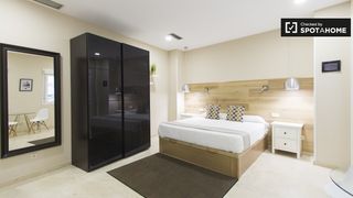 Rent Flat in Sol. Estudio en alquiler en sol, madrid