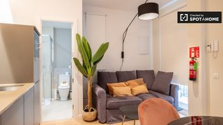 Miete Etagenwohnung in Palacio. Bonito apartamento de 1 dormitorio en alquiler en la latina, mad