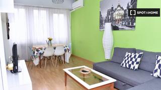 Miete Etagenwohnung in Palos de Moguer. Piso de 3 habitaciones en atocha, madrid